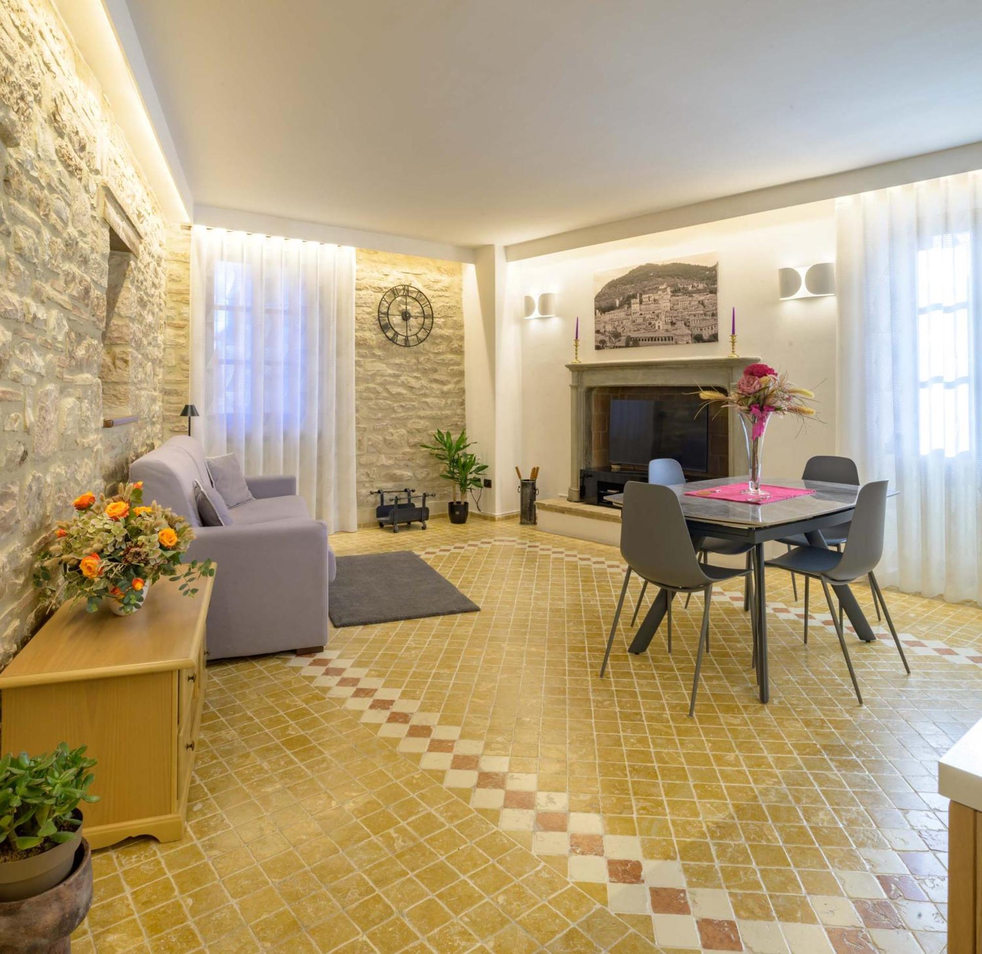 Dimora Giada & Gloria Apartment Gubbio Bagian luar foto